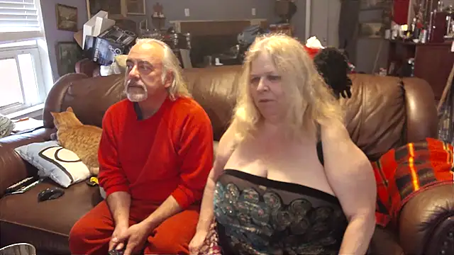 Snapshot of PincheDave4u chatting on March 9, 3:27 pm PincheDave4u online show from March 9, 3:27 pm