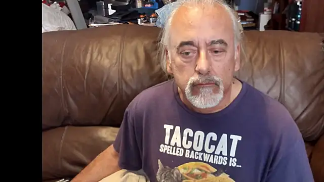 Snapshot of PincheDave4u chatting on March 13, 8:43 pm PincheDave4u online show from March 13, 8:43 pm