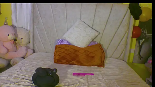 Snapshot of pyt_liyah chatting on February 18, 4:19 am pyt liyah online show from February 18, 4:19 am