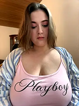 Kamilla Loop online show from November 26, 9:05 pm