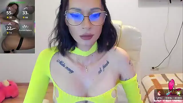 kissnicol32 online show from March 14, 4:12 pm