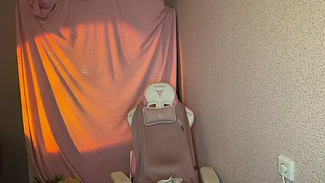 Katrin  kiss online show from November 25, 5:35 pm