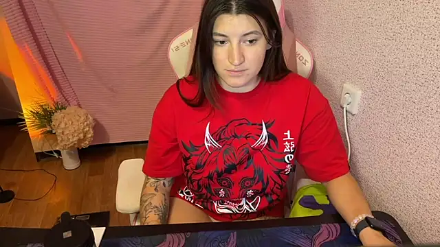 Katrin  kiss online show from December 3, 6:39 pm