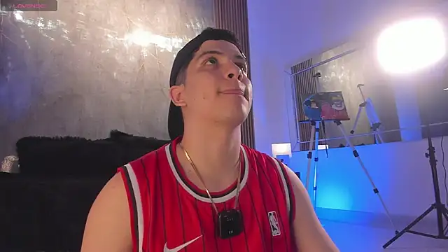 Snapshot of Brat_ chatting on November 27, 12:02 am Brat online show from November 27, 12:02 am