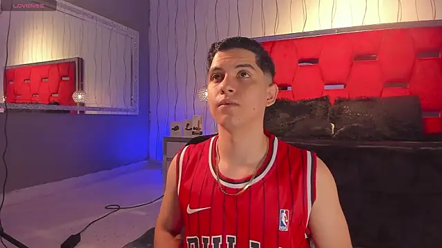 Snapshot of Brat_ chatting on December 14, 2:33 pm Brat online show from December 14, 2:33 pm