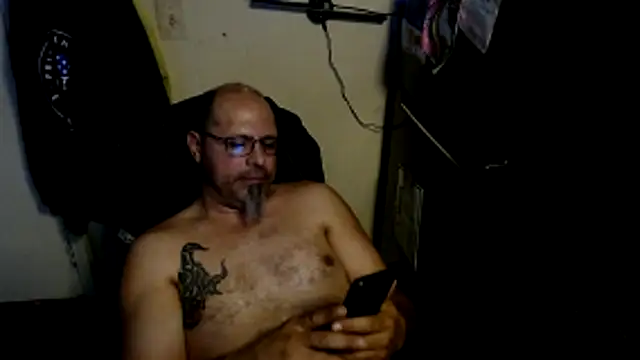 KrazyLegz online show from April 13, 3:50 pm