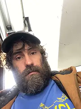 Snapshot of bigJohnson223 chatting on December 16, 4:13 am bigJohnson223 online show from December 16, 4:13 am