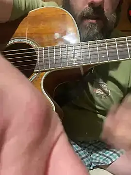 Snapshot of bigJohnson223 chatting on January 19, 9:01 am bigJohnson223 online show from January 19, 9:01 am