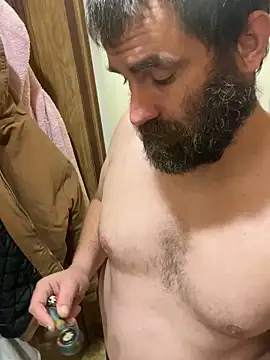 Snapshot of bigJohnson223 chatting on February 18, 4:48 am bigJohnson223 online show from February 18, 4:48 am