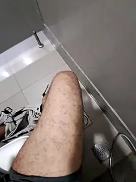 Snapshot of johny_69d@xh chatting on December 19, 8:56 am johny 69dxh online show from December 19, 8:56 am