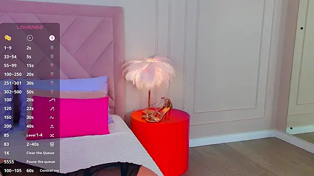 BellaHalles online show from March 20, 12:43 pm