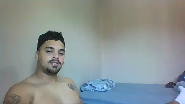 Snapshot of Xcumshot33 chatting on October 16, 1:01 pm Xcumshot33 online show from October 16, 1:01 pm