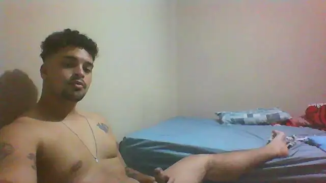 Snapshot of Xcumshot33 chatting on November 6, 2:45 am Xcumshot33 online show from November 6, 2:45 am