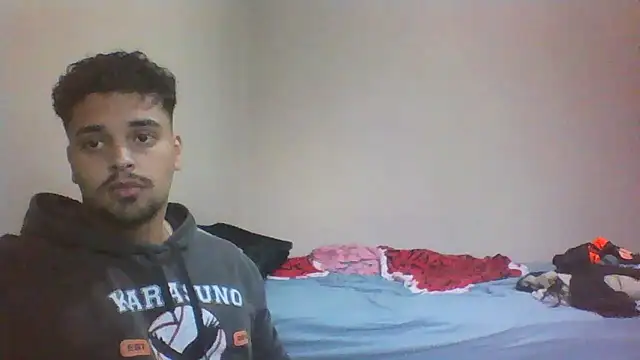 Snapshot of Xcumshot33 chatting on November 9, 5:44 pm Xcumshot33 online show from November 9, 5:44 pm