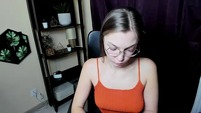 EmillyPlay online show from February 19, 4:55 pm