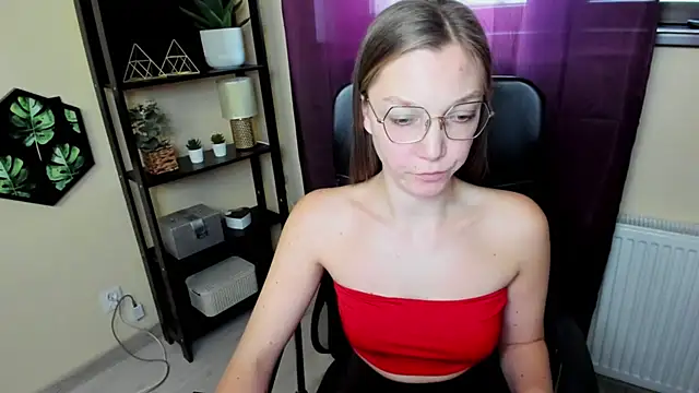 EmillyPlay online show from March 19, 1:18 pm