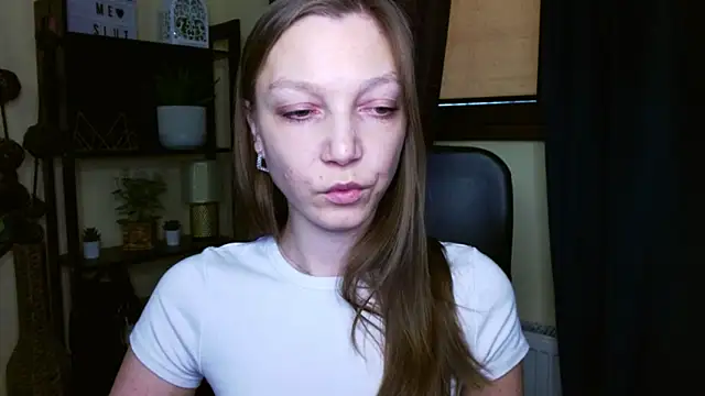 EmillyPlay online show from February 24, 12:36 pm