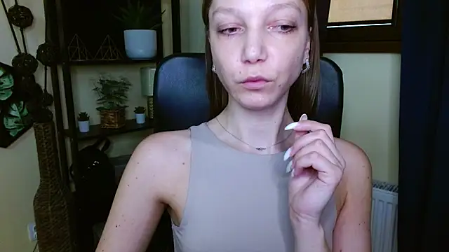 EmillyPlay online show from March 11, 1:39 pm