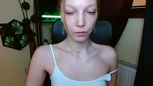 EmillyPlay online show from April 2, 11:08 am