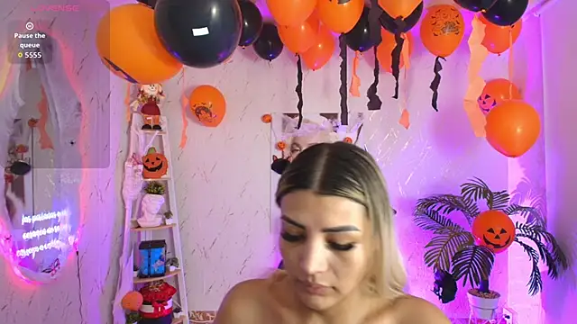 Snapshot of SALOOMEE__ chatting on October 18, 9:21 am SALOOMEE online show from October 18, 9:21 am