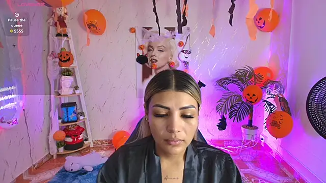 Snapshot of SALOOMEE__ chatting on October 21, 11:11 am SALOOMEE online show from October 21, 11:11 am