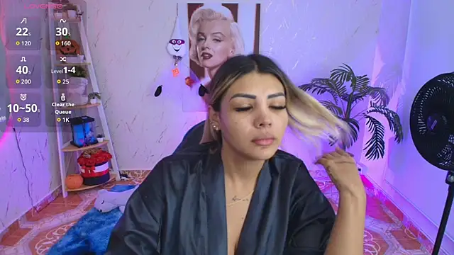 Snapshot of SALOOMEE__ chatting on November 7, 10:15 am SALOOMEE online show from November 7, 10:15 am