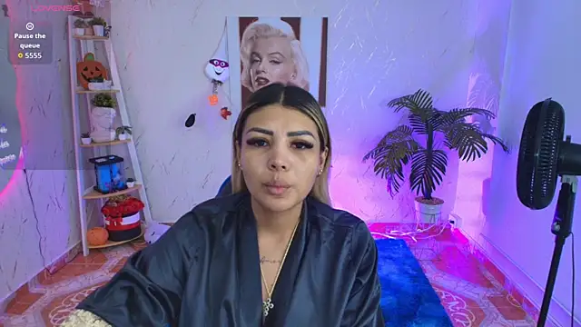 Snapshot of SALOOMEE__ chatting on November 12, 11:10 am SALOOMEE online show from November 12, 11:10 am