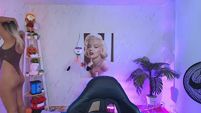 Snapshot of SALOOMEE__ chatting on November 17, 9:26 am SALOOMEE online show from November 17, 9:26 am