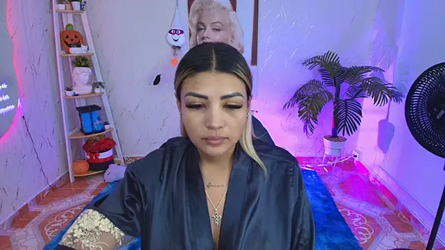 Snapshot of SALOOMEE__ chatting on November 18, 11:25 am SALOOMEE online show from November 18, 11:25 am