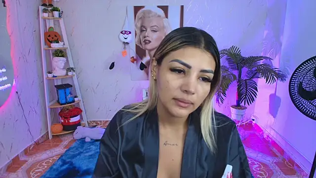 Snapshot of SALOOMEE__ chatting on November 19, 10:59 am SALOOMEE online show from November 19, 10:59 am