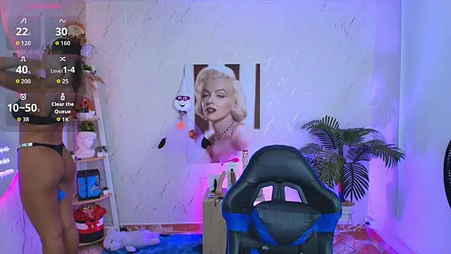 Snapshot of SALOOMEE__ chatting on December 18, 11:11 pm SALOOMEE online show from December 18, 11:11 pm