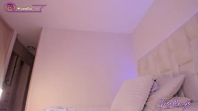 Snapshot of giselle_js chatting on February 19, 6:48 pm giselle js online show from February 19, 6:48 pm