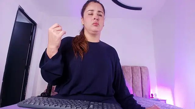 diane di online show from November 19, 7:14 pm