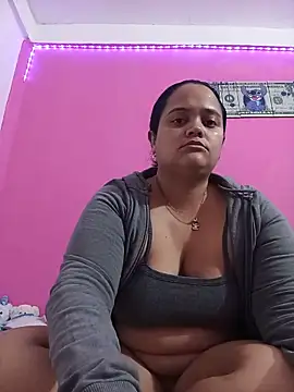 Snapshot of brunnette_hot chatting on June 2, 10:50 am brunnette hot online show from June 2, 10:50 am