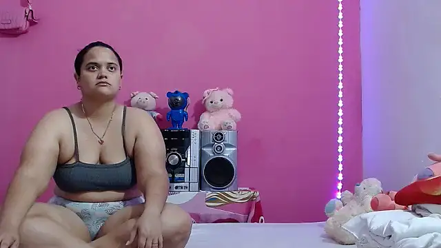 Snapshot of brunnette_hot chatting on August 1, 11:20 am brunnette hot online show from August 1, 11:20 am