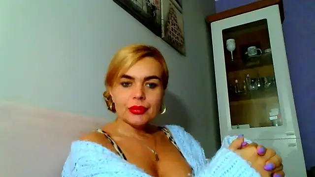 Snapshot of DESIREjenny chatting on December 2, 12:29 pm DESIREjenny online show from December 2, 12:29 pm