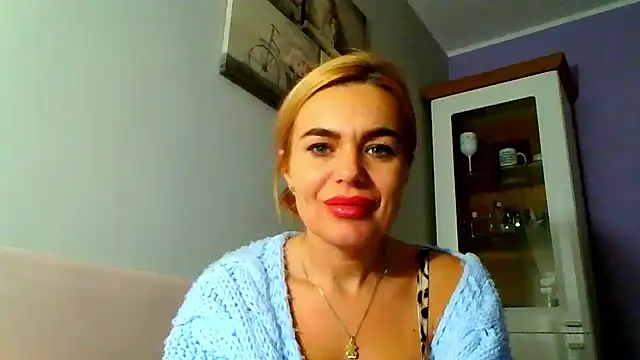 Snapshot of DESIREjenny chatting on December 6, 8:48 am DESIREjenny online show from December 6, 8:48 am