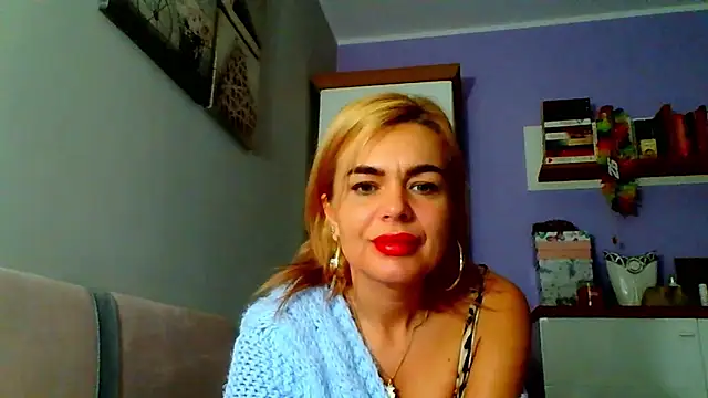 Snapshot of DESIREjenny chatting on December 8, 11:35 am DESIREjenny online show from December 8, 11:35 am