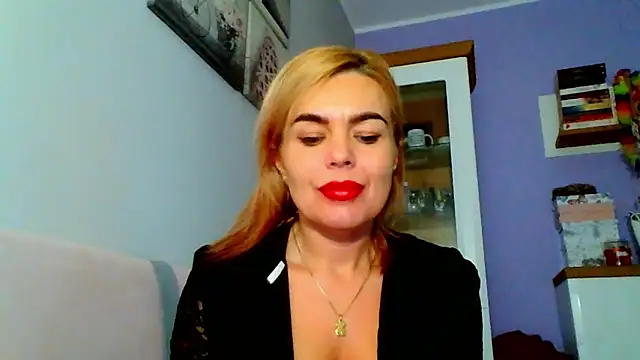 Snapshot of DESIREjenny chatting on December 9, 9:17 am DESIREjenny online show from December 9, 9:17 am