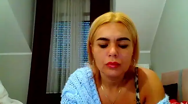 Snapshot of DESIREjenny chatting on December 12, 8:36 am DESIREjenny online show from December 12, 8:36 am