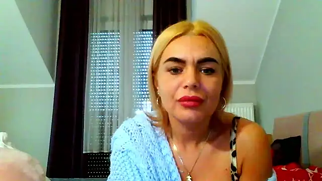 Snapshot of DESIREjenny chatting on December 12, 11:40 am DESIREjenny online show from December 12, 11:40 am