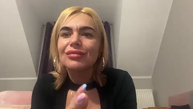 Snapshot of DESIREjenny chatting on December 16, 11:12 am DESIREjenny online show from December 16, 11:12 am