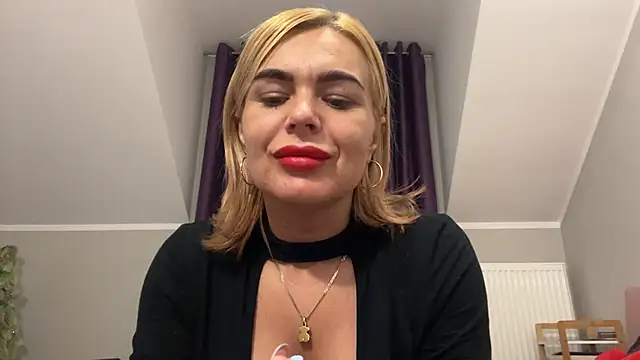 Snapshot of DESIREjenny chatting on December 20, 8:38 am DESIREjenny online show from December 20, 8:38 am