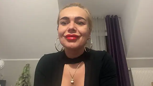 Snapshot of DESIREjenny chatting on December 28, 9:09 am DESIREjenny online show from December 28, 9:09 am