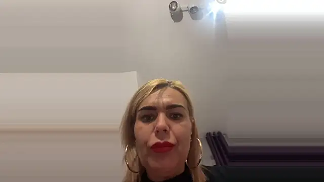 Snapshot of DESIREjenny chatting on December 28, 12:13 pm DESIREjenny online show from December 28, 12:13 pm