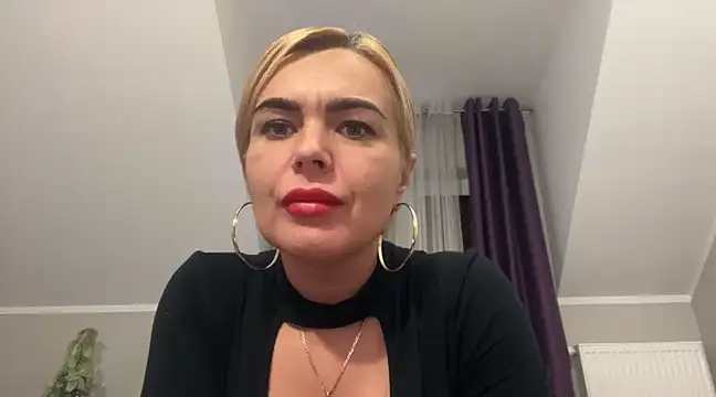 Snapshot of DESIREjenny chatting on December 31, 11:31 am DESIREjenny online show from December 31, 11:31 am
