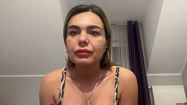 Snapshot of DESIREjenny chatting on February 7, 8:11 am DESIREjenny online show from February 7, 8:11 am