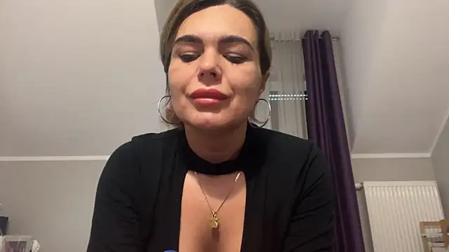 Snapshot of DESIREjenny chatting on February 12, 8:16 am DESIREjenny online show from February 12, 8:16 am