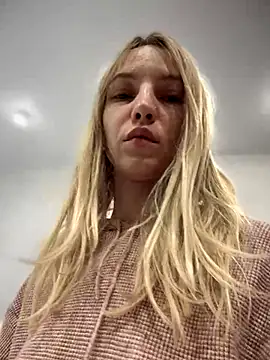 Snapshot of Adelina0001 chatting on December 7, 6:48 pm Adelina0001 online show from December 7, 6:48 pm