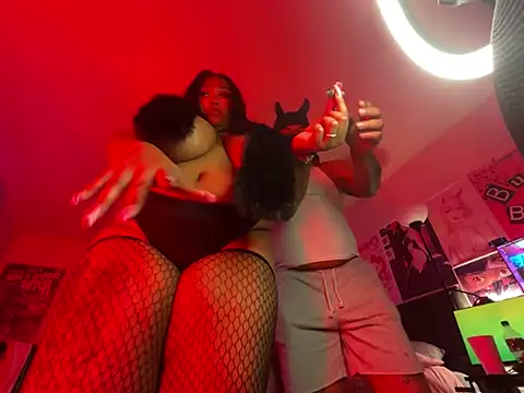 Snapshot of 4EVAGLACIERS chatting on March 2, 10:03 am 4EVAGLACIERS online show from March 2, 10:03 am